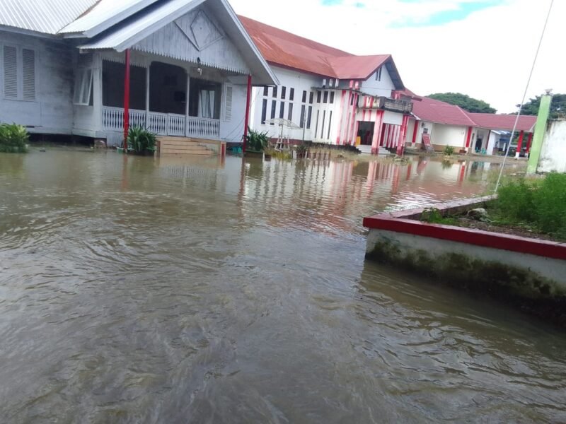 Kondisi Air di depan Kantor Camat Ajangale