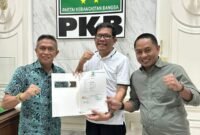 Andi Islamuddin-Andi Irwandi Natsir  saat menerima Rekomendasi BI-KWK dari Partai PKB, (Kamis Malam, 22 Agustus 2024)