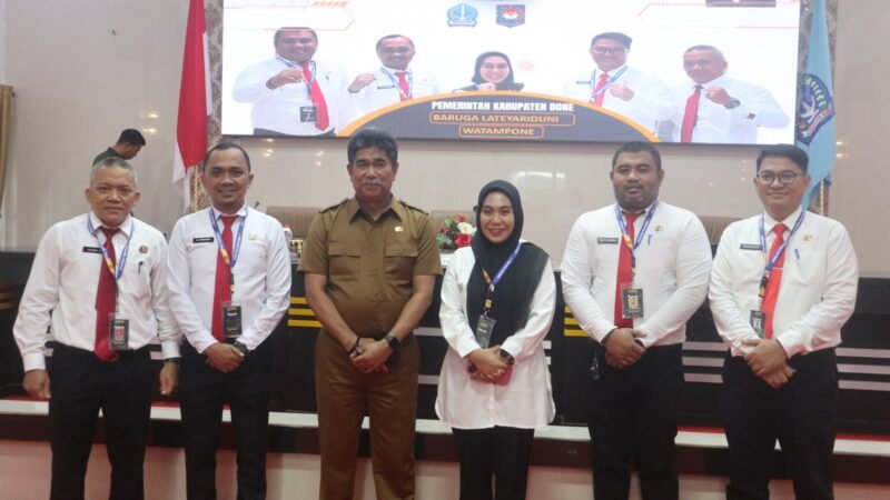 Lima Peserta PKA Angkatan ke-3 Tahun 2024 bersama Plt Sekda Bone