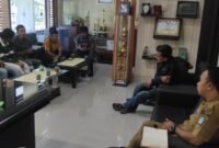 Sejumlah karyawan PT Janus Global saat mendatangi Disnaker Bone