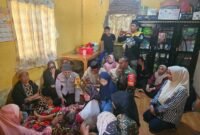 Suasana rumah duka, Saat korban di evakuasi dari sungai.