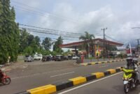 Suasana Antrian di SPBU Jalan Ahmad yani Watampone.