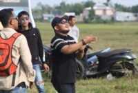 Eko Wahyudi Saat menerbangkan layang layang perdana.