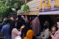 Desak-Desakan Warga Periksakan Kesehatan mata Gratis di Program SipakaRiomi, Kamis, 16/10/2024