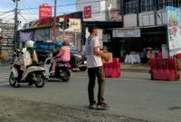 Aliansi Pencinta Alam Bone saat menggelar Aksi Kemanusiaan.