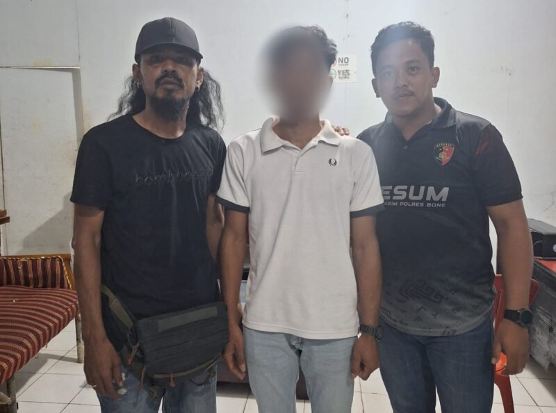 Terduga pelaku saat diamankan di Polres Bone, Kamis, 24/10/2024
