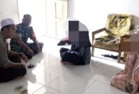 Bhabinkantibmas dan Babinsa Barebbo Saat memberikan Edukasi kepada Korban kekerasan seksual anak.