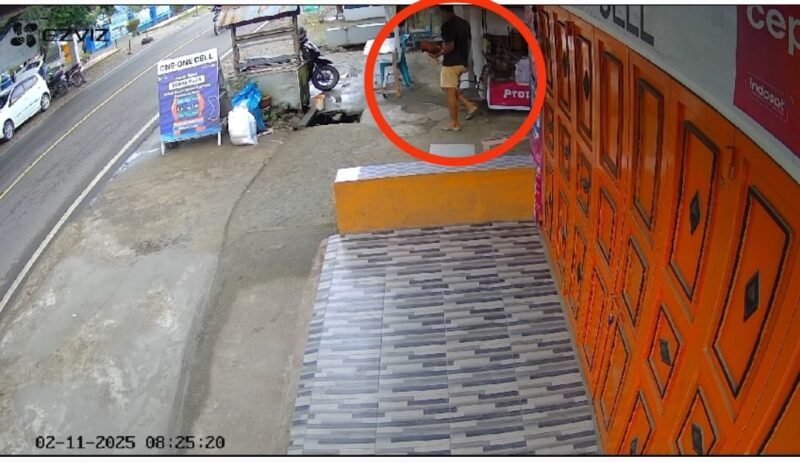 Tangkapan layar rekaman CCTV aksi maling ayam.