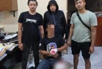 Terduga pelaku saat diamankan di Polres Bone