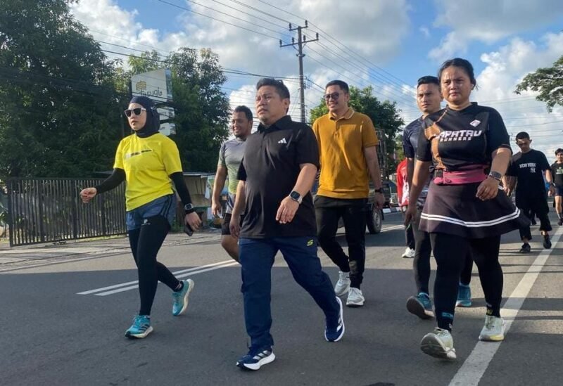 H. Andi Muzakkir Aqil (Anggota Komisi III DPR RI) saat joging bersama Lapatau Runner, Selasa 17/6/2025