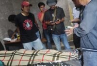 Pihak Kepolisian Polres Bone saat melakukan proses identifikasi di TKP.