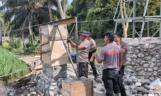 Dedikasi Tanpa Batas, Brimob Bataliyon C Turun Tangan Bangun Jembatan Penghubung Tiga Desa di Soppeng