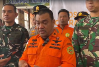 Kasi Ops Basarnas Makassar Andi Sultan, penuh haru setelah semua korban pesawat ATR 42-500 ditemukan. Jumat 23/1/2026.