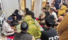 Kenang Teman Seangkatan, Bupati Bone Hadiri Pemakaman Alumni SMAN Lappariaja