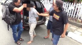 Terduga pelaku saat digelandang ke Polsek Tanete Riattang