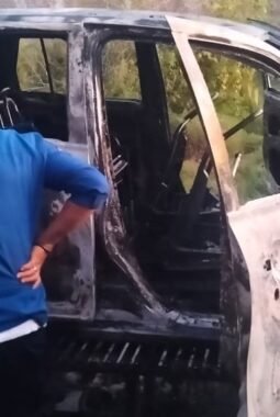 Diduga Korsleting, Satu Unit Mini Bus Hangus Terbakar