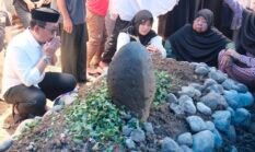 Bupati Soppeng Hadiri Pemakaman Alm Ahmad Gunawan