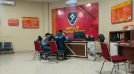 Tim Kuasa Hukum saat mendatangi SPKT Polres Bone, Rabu Malam, 14/4/2026