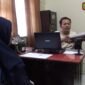 Terduga Pelaku saat dimintai keterangan oleh penyidik Polsek tanete Riattang, Minggu, 26/4/2026.