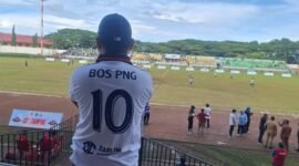 Eko Wahyudi, manager Tim  Kec. Tanete Riattang saat menyaksikan langsung pertandingan Beramal Cup, di Stadion Lapatau Bone.