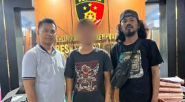 Terduga Pelaku saat diamankan di Mapolres Bone, Senin malam, 18 Meii 2026.