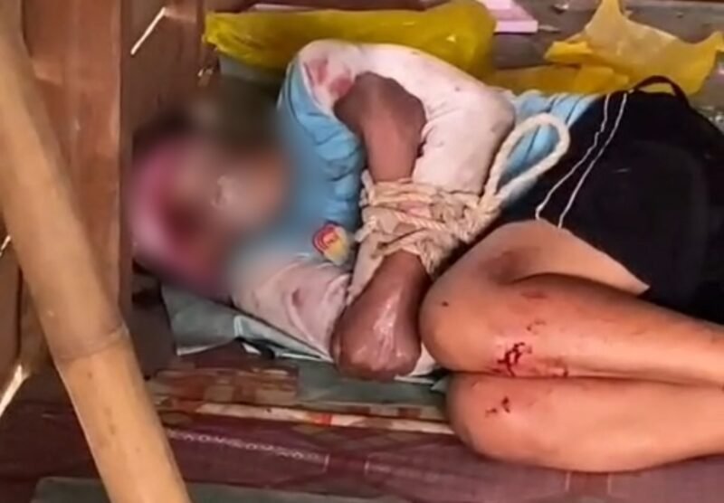 Tangkapan layar Video, Saat korban di evakuasi oleh pihak keluarga di rumah kosong.
