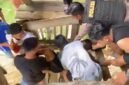 Foto : Tangkapan layar video korban saat di evakuasi warga.