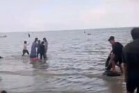 Foto : Suasana kepanikan pengunjung di lokasi kejadian.