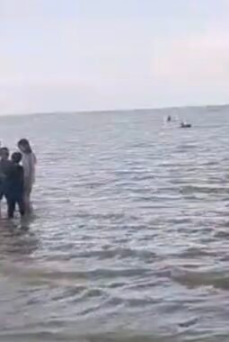 BREAKING NEWS : Seorang Remaja Dilaporkan Tenggelam di Pantai Tete, Keluarga Masih Melakukan Pencarian