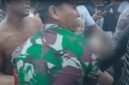 Korban saat dievakuasi warga.