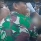 Korban saat dievakuasi warga.