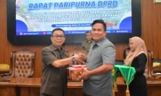 Bupati Soppeng Serahkan Ranperda Pertanggungjawaban APBD 2025 ke DPRD