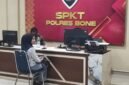 Korban saat melaporkan dugaan penganiayaan oleh Ketua DPRD Bone, Rabu malam, 22/7/2026.