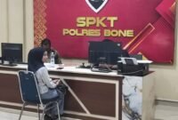 Korban saat melaporkan dugaan penganiayaan oleh Ketua DPRD Bone, Rabu malam, 22/7/2026.