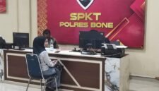 Korban saat melaporkan dugaan penganiayaan oleh Ketua DPRD Bone, Rabu malam, 22/7/2026.