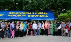 Fatmawati Rusdi Salurkan Bantuan UPPKA dan Ajak Masyarakat Tanam Cabai untuk Kendalikan Inflasi