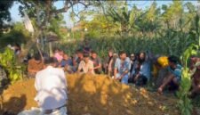 Suasana pemakaman almarhum Irfan, Jumat, 24 Juli 2026