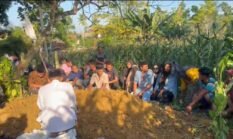 Tangis Keluarga Pecah, Operator Excavator yang Tewas Tertimbun Longsor di Bone Tinggalkan Istri dan Dua Anak yang Masih Kecil