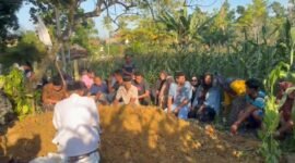 Suasana pemakaman almarhum Irfan, Jumat, 24 Juli 2026