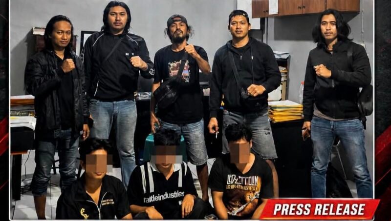 Foto : 3 ari 6 terduga pelaku pengeroyokan polisi yang sudah diamankan Sat Resmob Polres Bone.