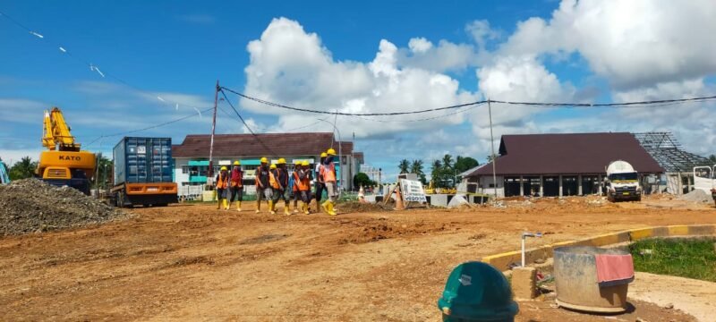 Proyek pembangunan sekolah rakyat di Dusun Rompe Kelurahan Bajoe Kecamatan Tanete Riattang Timur Kabupaten Bone.