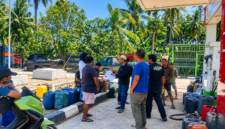 Personel Polsek Barebbo saat medatangi lokasi kejadian SPBUN Desa Watu. Minggu, 23/8/2026.