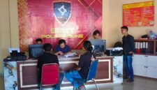 Sejumlah korban saat mendatangi SPKT Polres Bone membuat laporan.