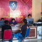 Sejumlah korban saat mendatangi SPKT Polres Bone membuat laporan.