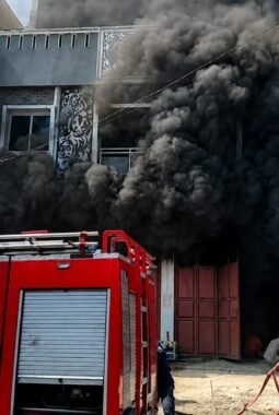 Asap Hitam Membumbung, Pondok Tahfidz Darul Arqam Bone Dilalap Api