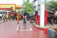 Foto : Bupati bone saat sidak di SPBU Uloe beberapa waktu lalu.