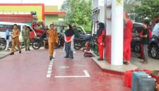 Foto : Bupati bone saat sidak di SPBU Uloe beberapa waktu lalu.