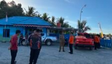 Foto : Basarnas saat melakukan pemantauan di TPI Lappa Sinjai, Selasa, 18/8/2026