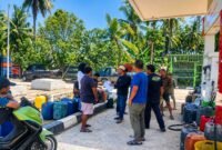 Personel Polsek Barebbo saat medatangi lokasi kejadian SPBUN Desa Watu. Minggu, 23/8/2026.
