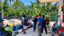 Personel Polsek Barebbo saat medatangi lokasi kejadian SPBUN Desa Watu. Minggu, 23/8/2026.